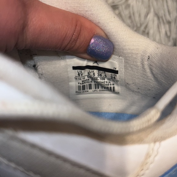 Air Jordan 11s Retro - Picture 7 of 8